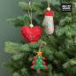 Preview: Filzherz mit Stickerei – Rot Anwendungsbeispiel am Weihnachtsbaum