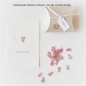 Preview: Dekorationsbeispiel Holzstreu Blume rosa von Rico Design