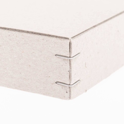 Ritzbox mit Metallklammern