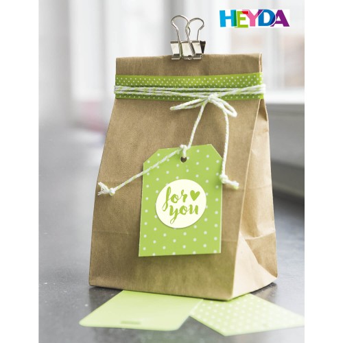 Beispiel Geschenkanhänger mit Stanzer gemacht von HEYDA